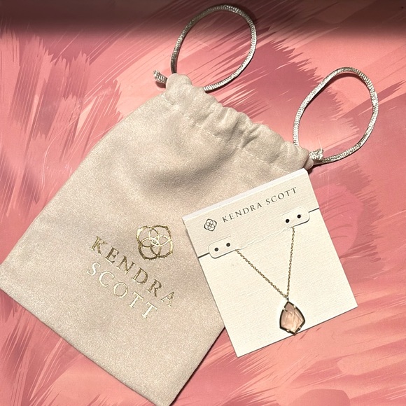 Kendra Scott Jewelry - NWOT Mini Carla Rose Quartz Necklace